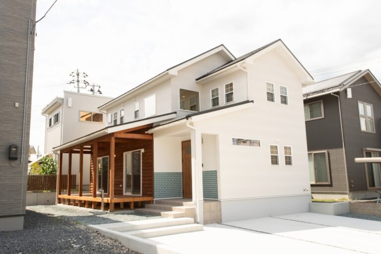 【新築】株式会社ストライズホーム 駅徒歩10分！通勤通学に便利